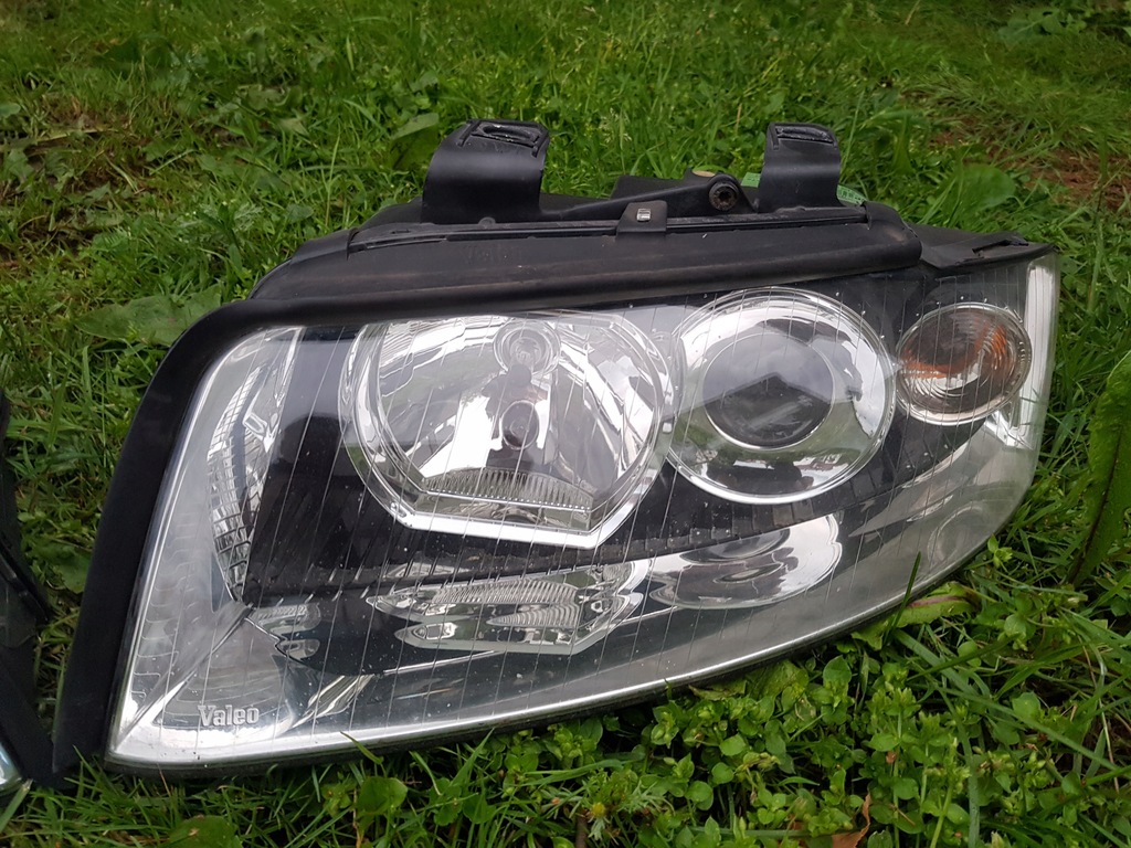 LEWA PRAWA LAMPA REFLEKTOR AUDI A4B6 SOCZEWKA BDB 7449166158