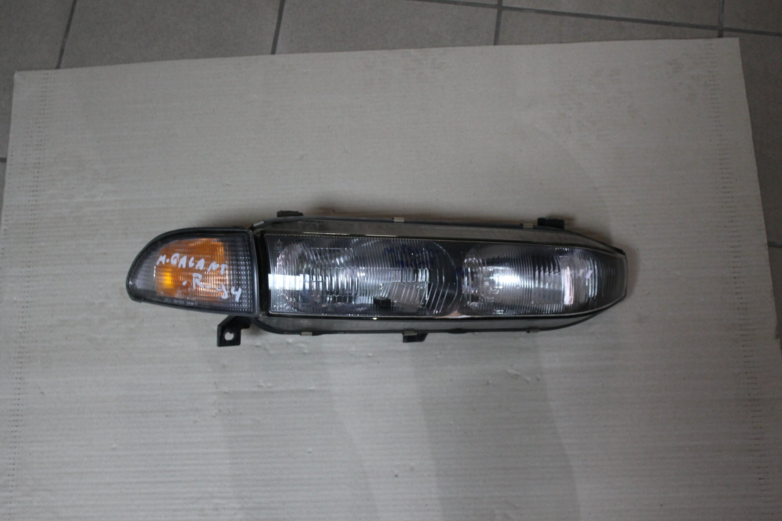 MITSUBISHI ГАЛАНТНИЙ 93-96 ФАРИ ПРАВИЙ ЄВРОПА