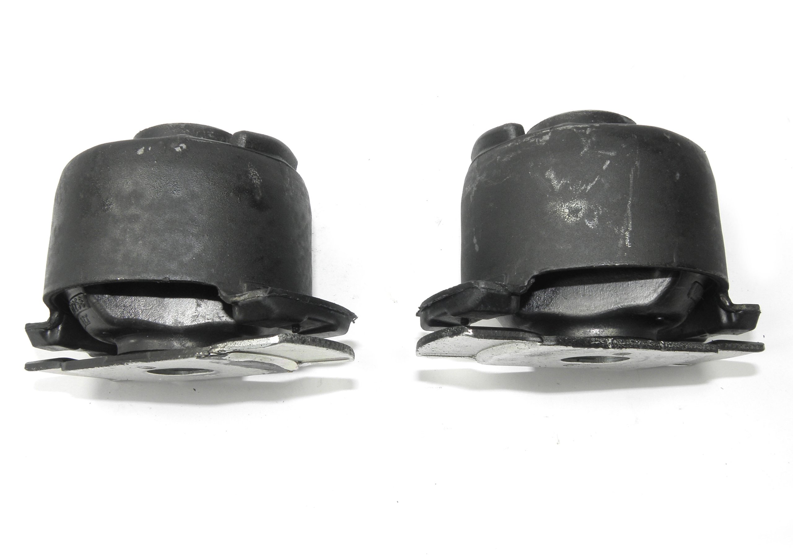 TULEJE BELKI TYŁ LAGUNA II 01-07 ORYGINAŁ KOMPLET HUTCHINSON Producent części Hutchinson