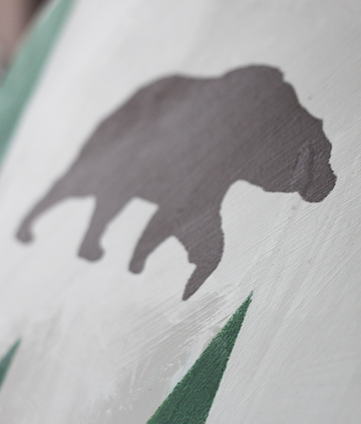 Bear in the Woods - szablon niedźwiedź miś choinki Długość 100 cm