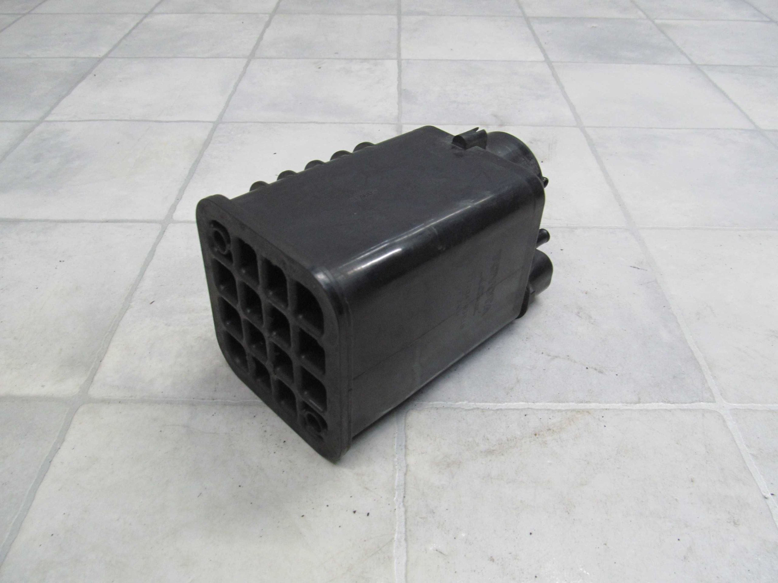 TOYOTA CAMRY 2 4 02 06 FILTR WEGLOWY 77704 63010
