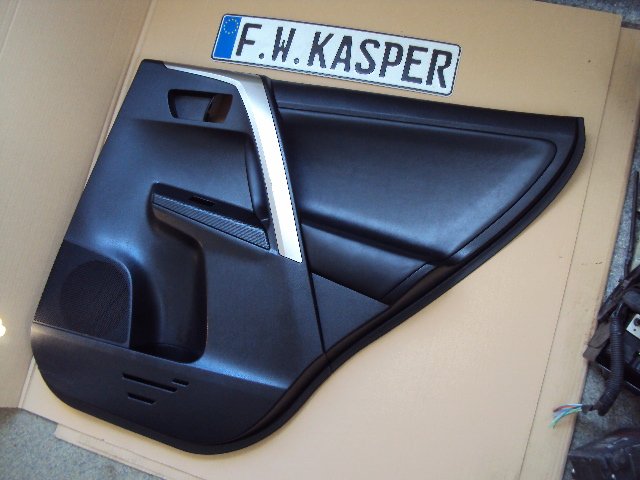 TAPICERKA DRZWI PRAWY TYŁ TOYOTA RAV4 2012- Producent części Toyota OE