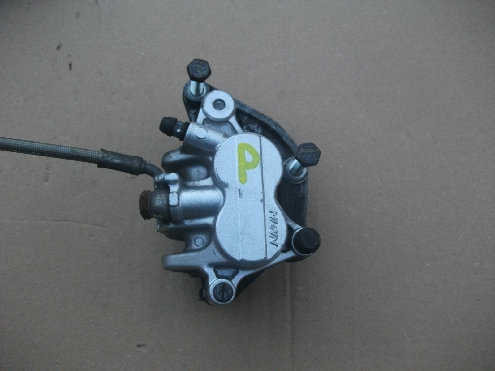 PEUGEOT SATELS 400 ТОРМОЗНОЙ СУППОРТ ПЕРЕДНИЙ ПРАВЫЙ