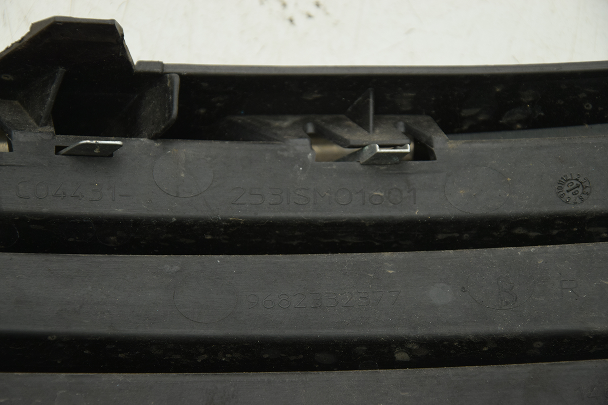 ATRAPA KRATKA ZDERZAKA PRAWA CITROEN C3 PICASSO Installation side Front