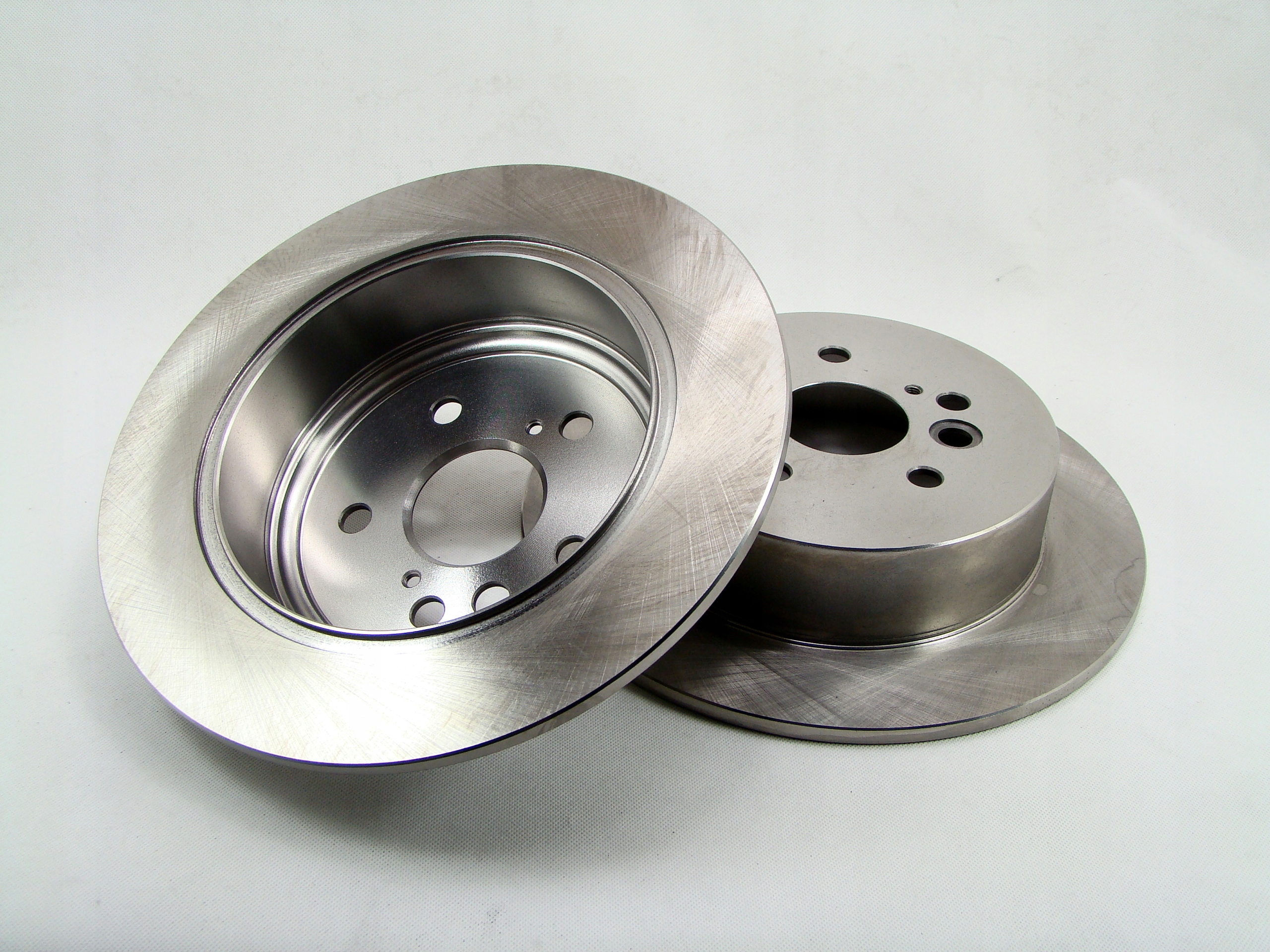 Tarcze x2 + klocki TYŁ TOYOTA RAV4 RAV 4 II 2000-05 Producent części GT-Parts