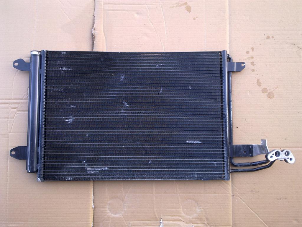 VW GOLF В A3 Радіатор кондиціонераk0820411s