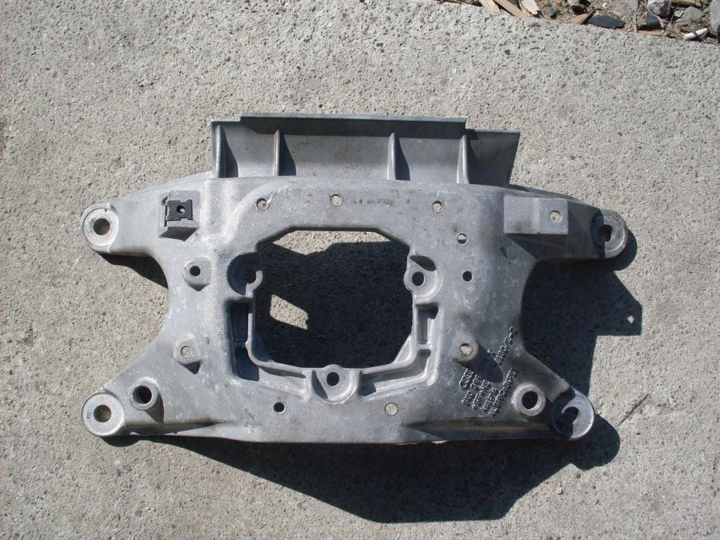 AUDI A4 A5 лапа кронштейн коробки 8K0399263K