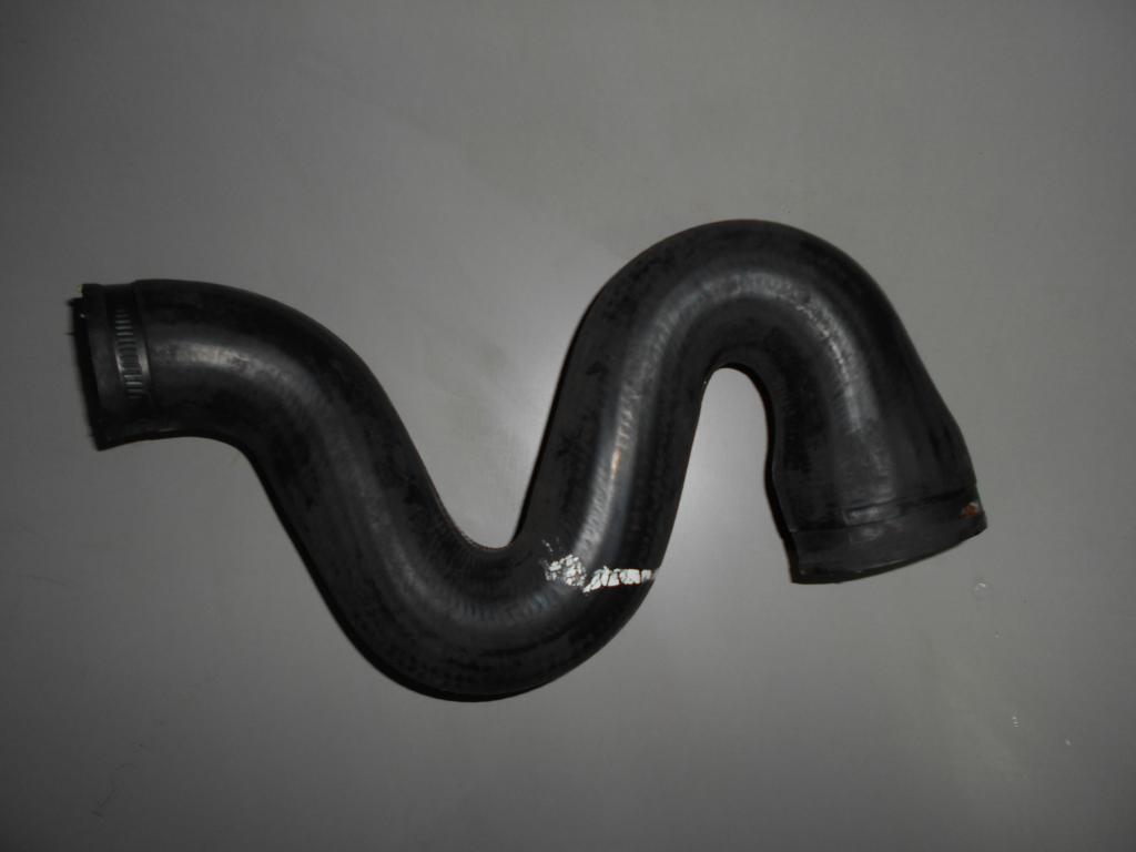 Труба интеркулера VW PASSAT B5 8D0145828C