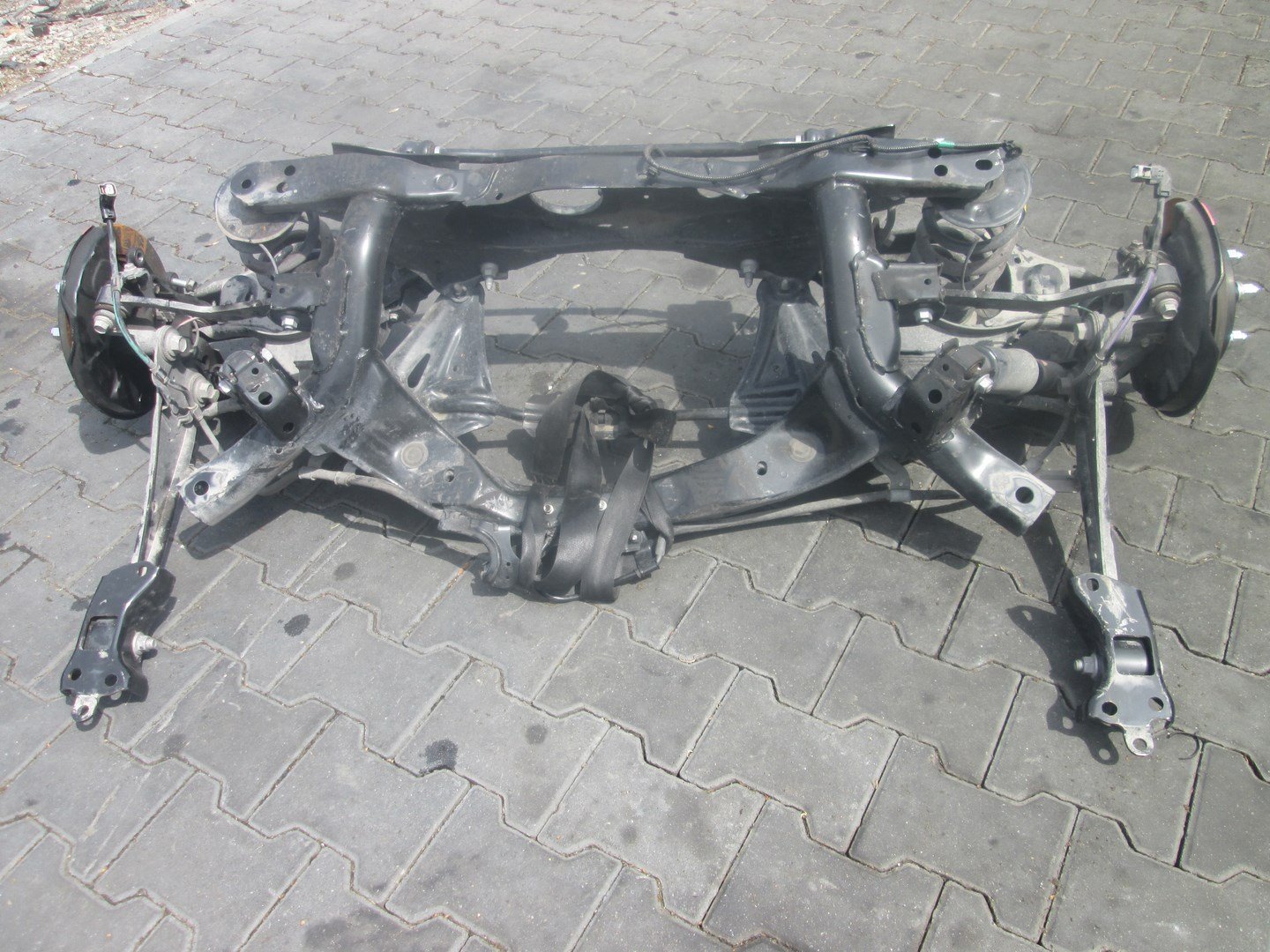 Zawieszenie tylne LEXUS NX300 NX 300