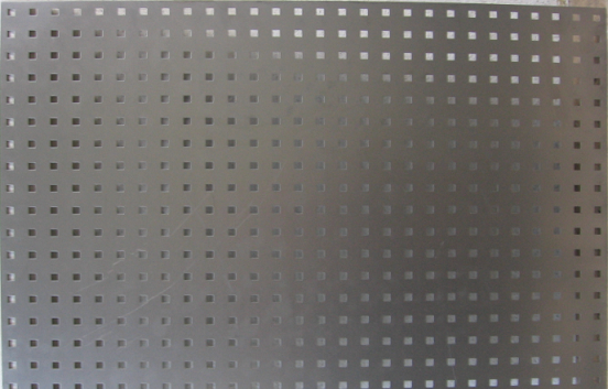 Děrovaný plech velký, pozink ocel 896x640mm