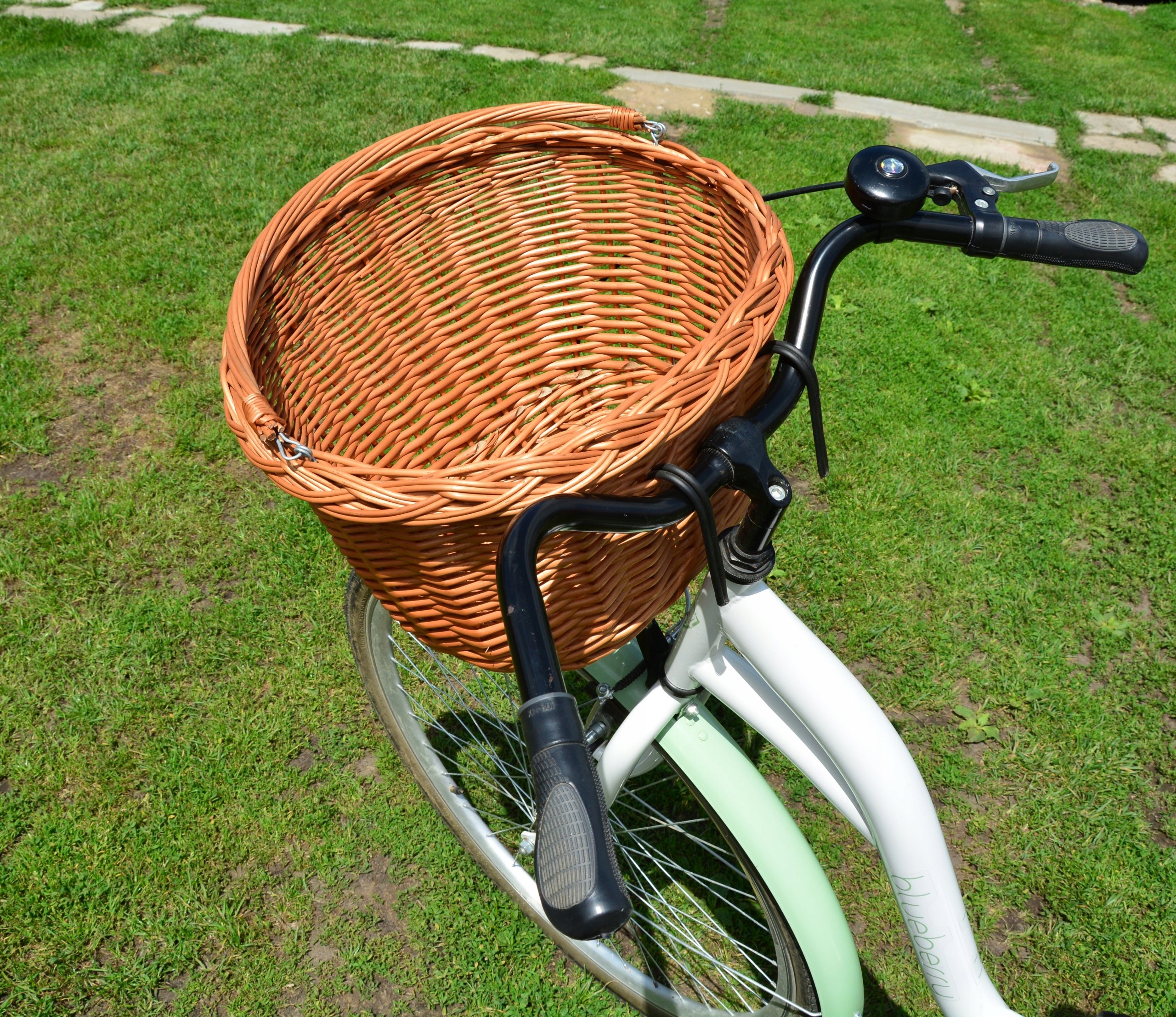 Wiklinowy KOSZYK NA ROWER przedni na kierownicę Kolor dominujący beże i brązy