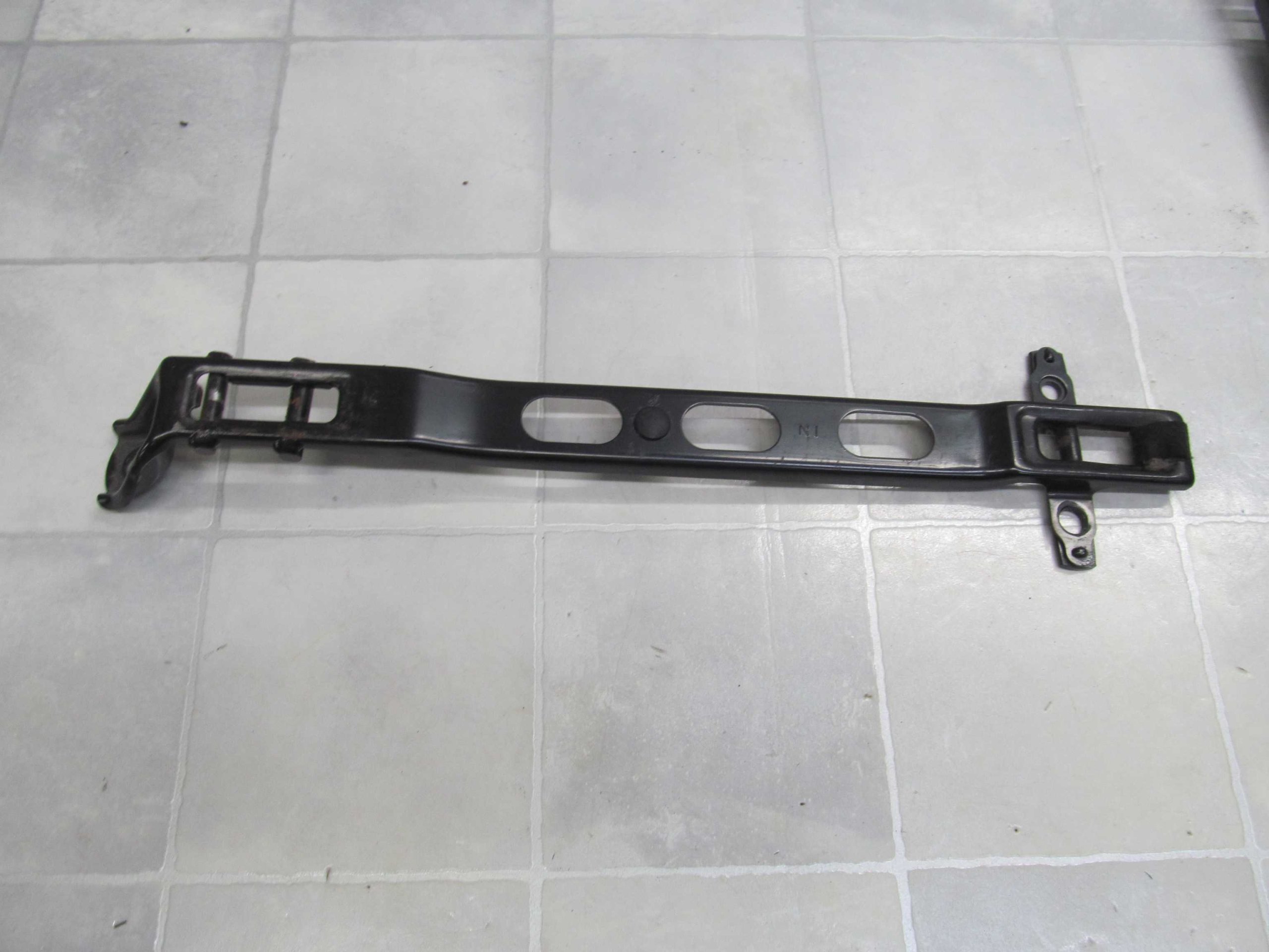 TOYOTA AVENSIS VERSO 01 MOCOWANIE FOTELA TP III R Car type Passenger cars