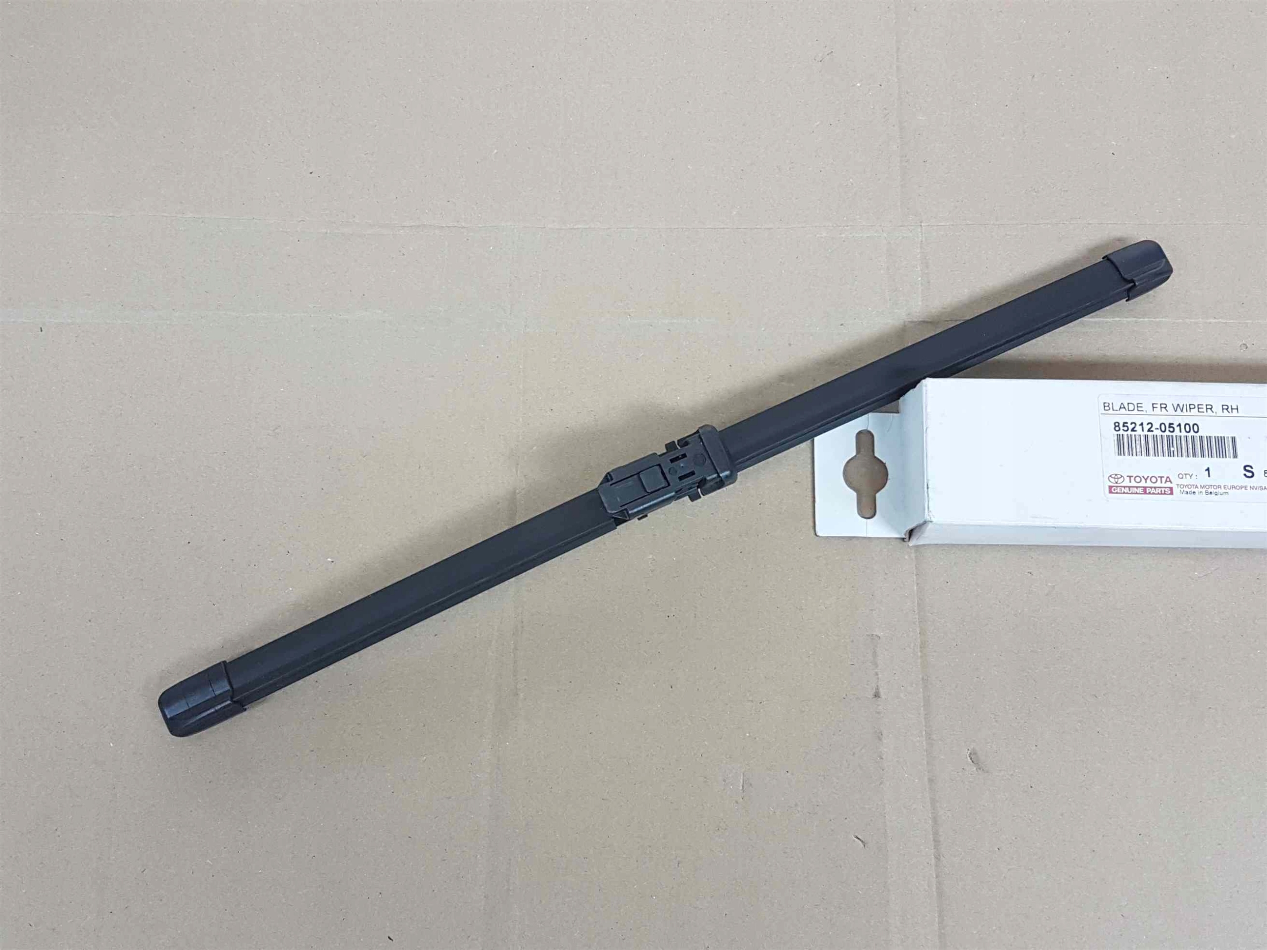 AVENSIS T27 08 18 WYCIERACZKA PIORO SZYBA PRZOD P Part number A85212 05100