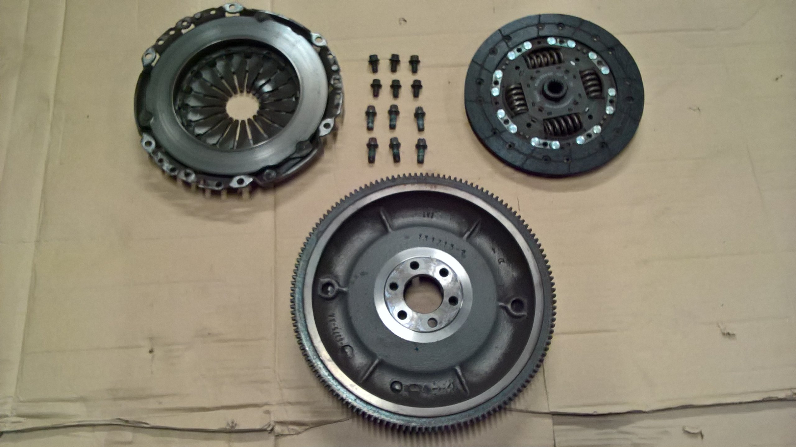 ЖЕСТКОЕ КОЛЕСО СЦЕПЛЕНИЯ FORD FIESTA MK7 1.6 TDCI