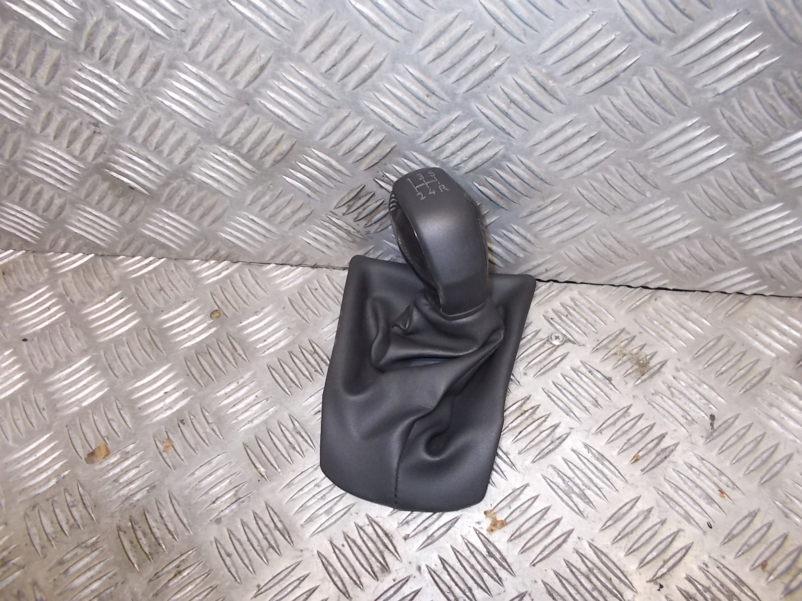 СИЛЬФОН РЫЧАГ PEUGEOT 208 ЧАСТЕЙ