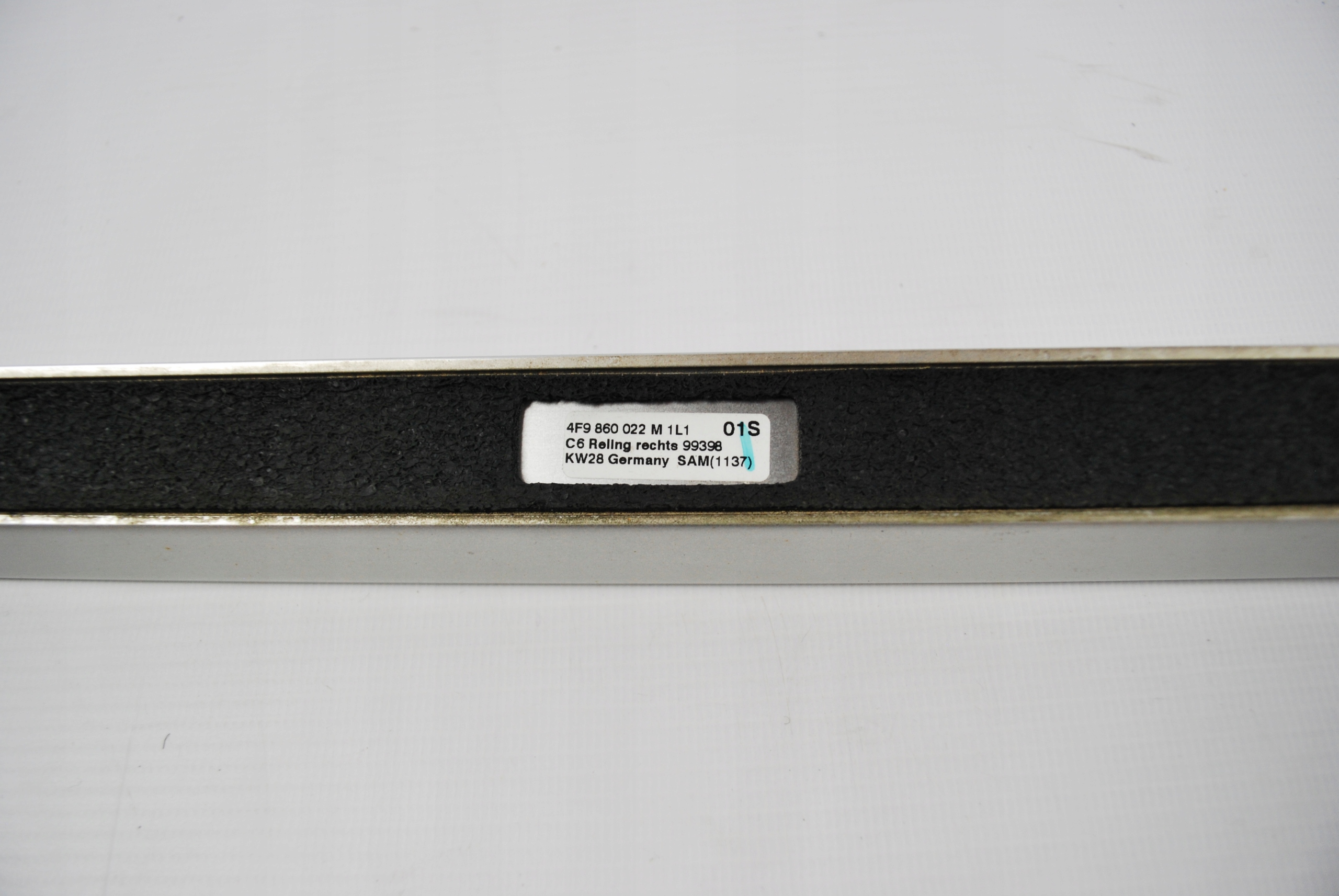 Reling dachowy prawy Audi RS6 Avant 4F9860022M 1L1 Numer katalogowy czesci 4F9860022M