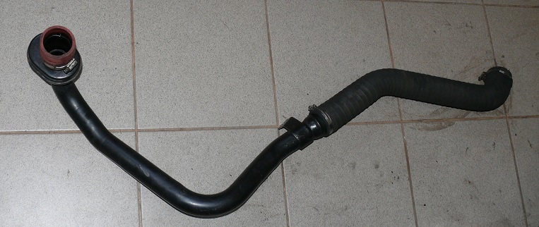 04860862AD - ШЛАНГ ИНТЕРКУЛЕРА CHRYSLER VOYAGER IV 2.8 CRD