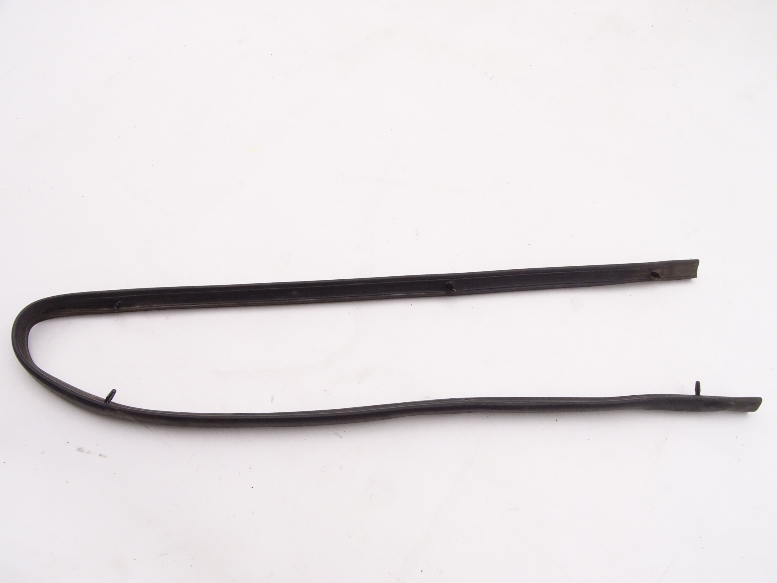 FORD RANGER II MAZDA B2500 98-06 USZCZELKA MASKI PODSZYBIA Producent części Ford OE