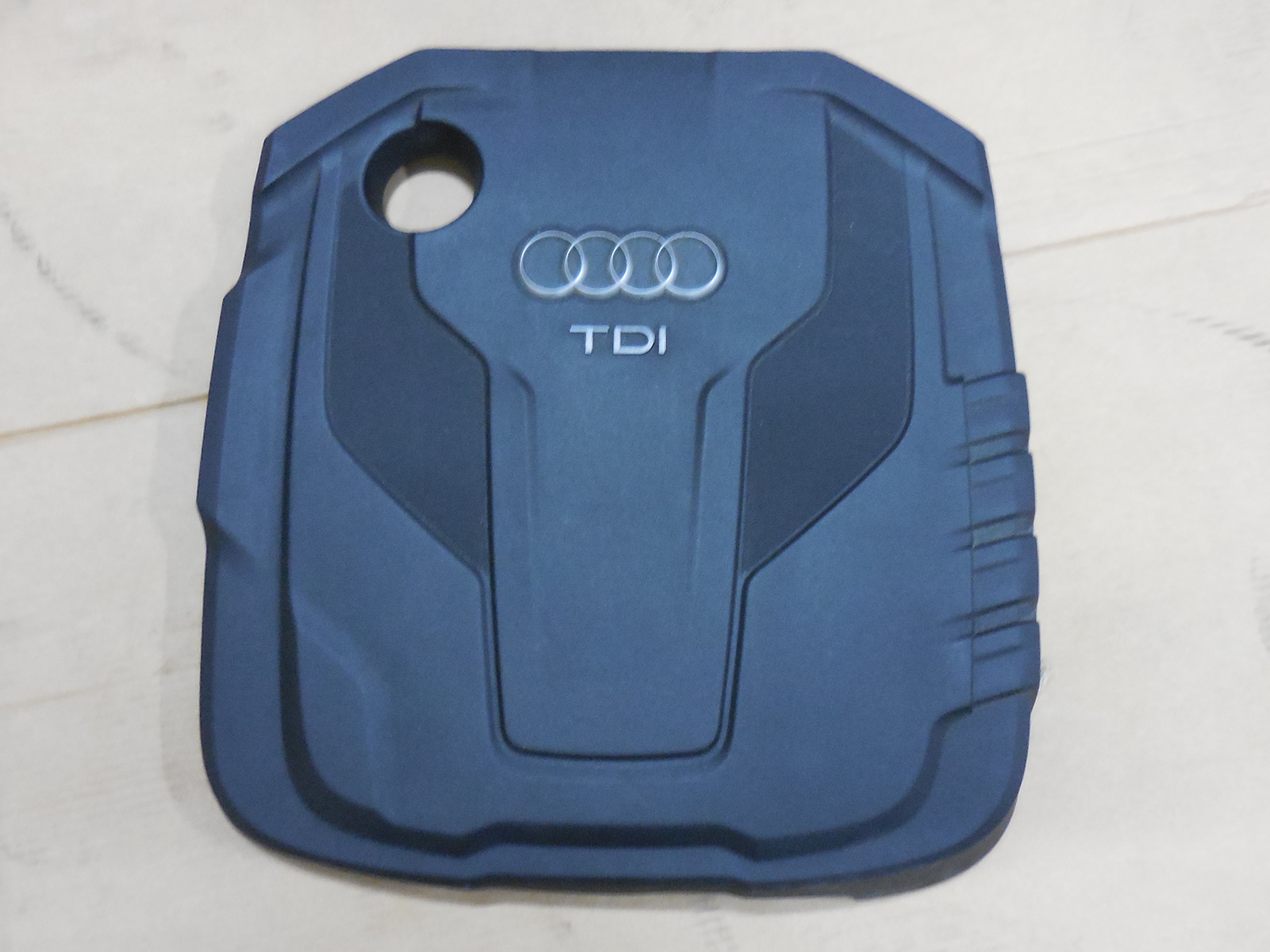 AUDI A4 A5 Q5 Q3 кришка двигуна 2.0 TDI