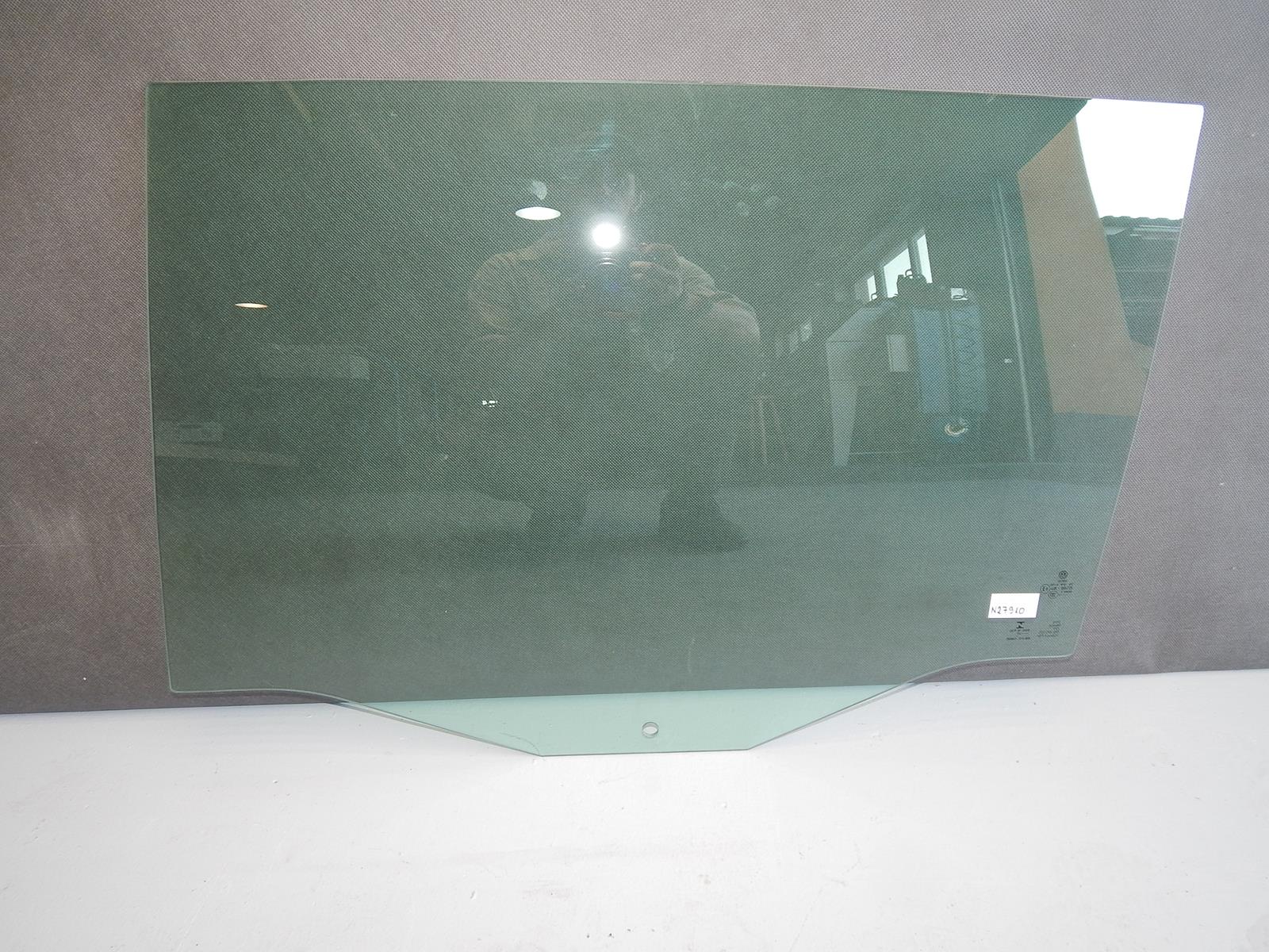 VW TIGUAN II СТЕКЛО ДВЕРИ ЛЕВЫЙ ЗАД. 2016nl845025