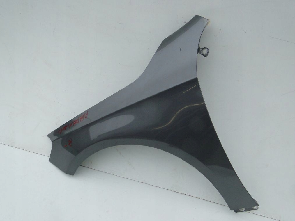 MERCEDES A KLASA W176 176 BŁOTNIK LEWY PRZEDNI Producent części Mercedes-Benz OE