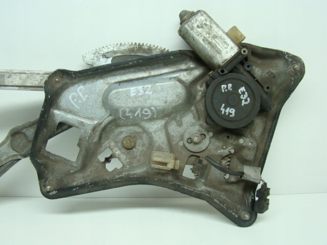 PODNOŚNIK MECHANIZM SZYB PRZÓD PRAWY BMW E32 Typ samochodu Samochody osobowe