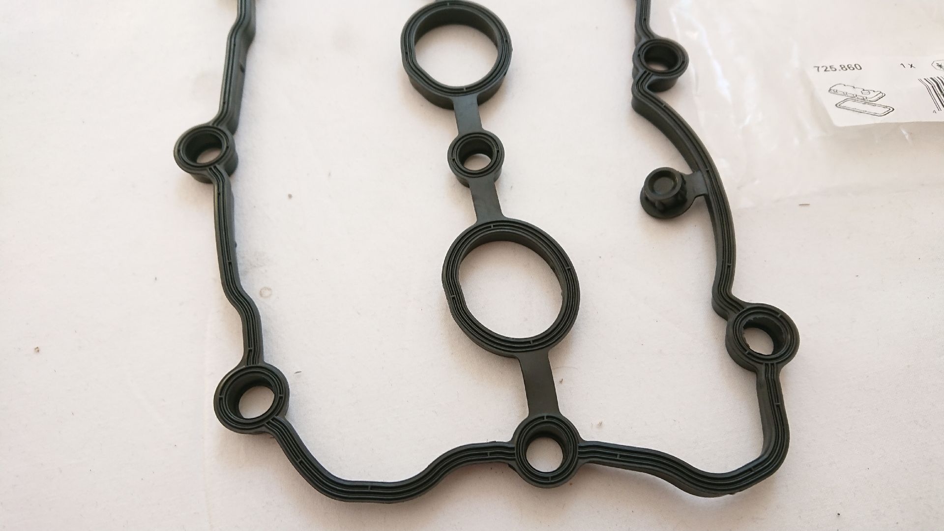 USZCZELKA POKRYWY ZAWORÓW AUDI A4 A6 A8 3.2 FSI EAN (GTIN) 4041248499696