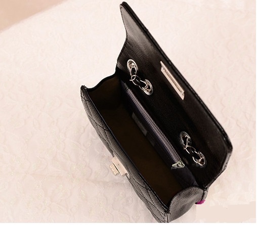 MAŁA TOREBKA PIKOWANA CHANELKA NA ŁAŃCUSZKU Styl miejski