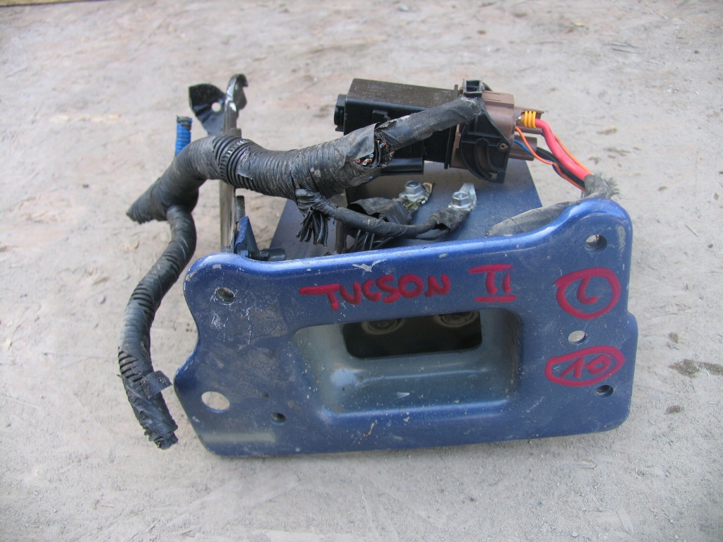 TUCSON II 2015 2016 ЧЕТВЕРТЬ PODLUZNICZKA L ПРАВ.