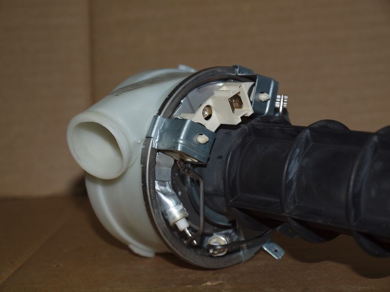 GRZAŁKA POMPY DO ZMYWARKI BAUKNECHT WHIRLPOOL Producent Whirlpool