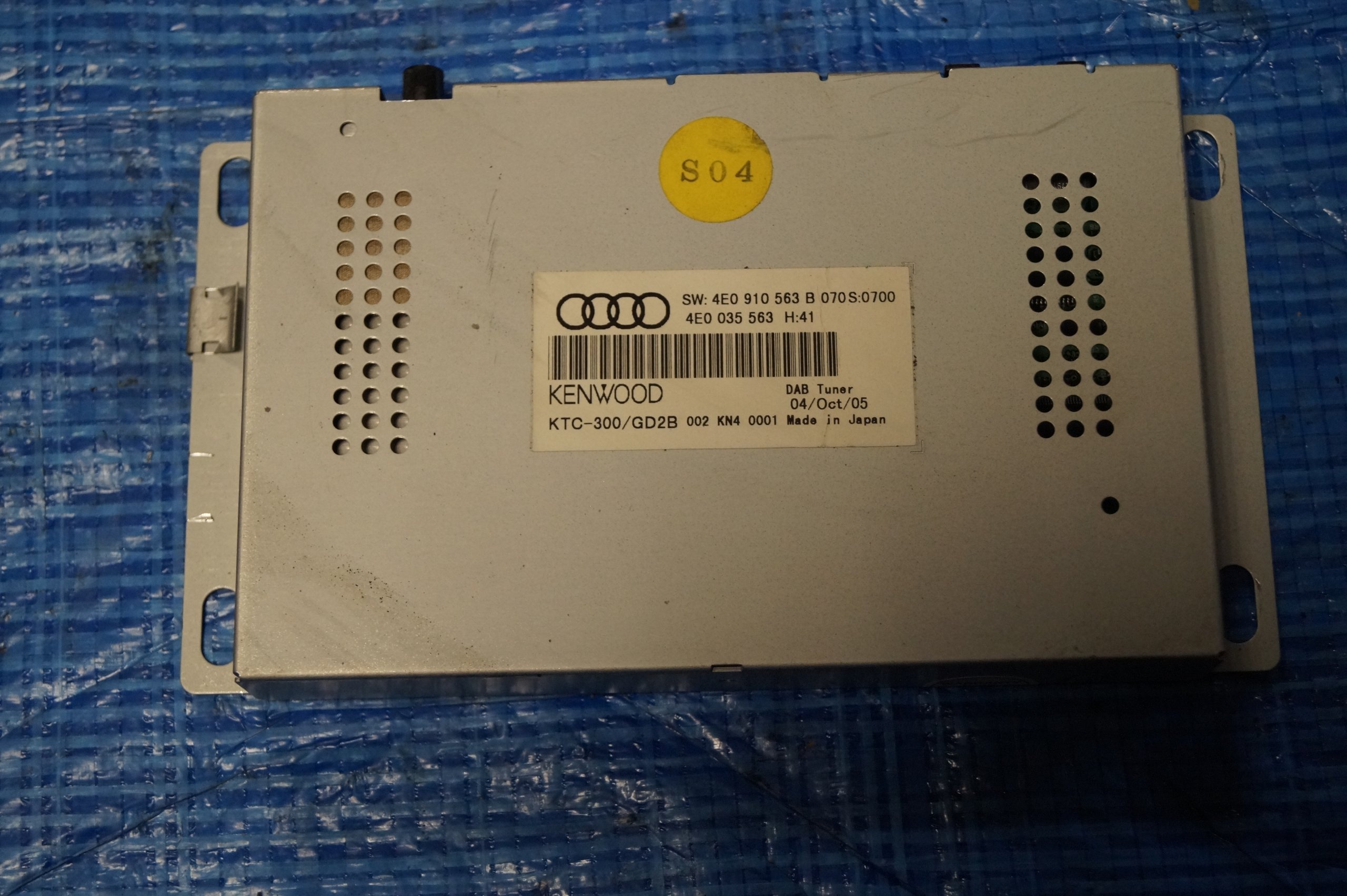 Радиоприемник AUDI A6 C6 KENWOOD 4E0035563