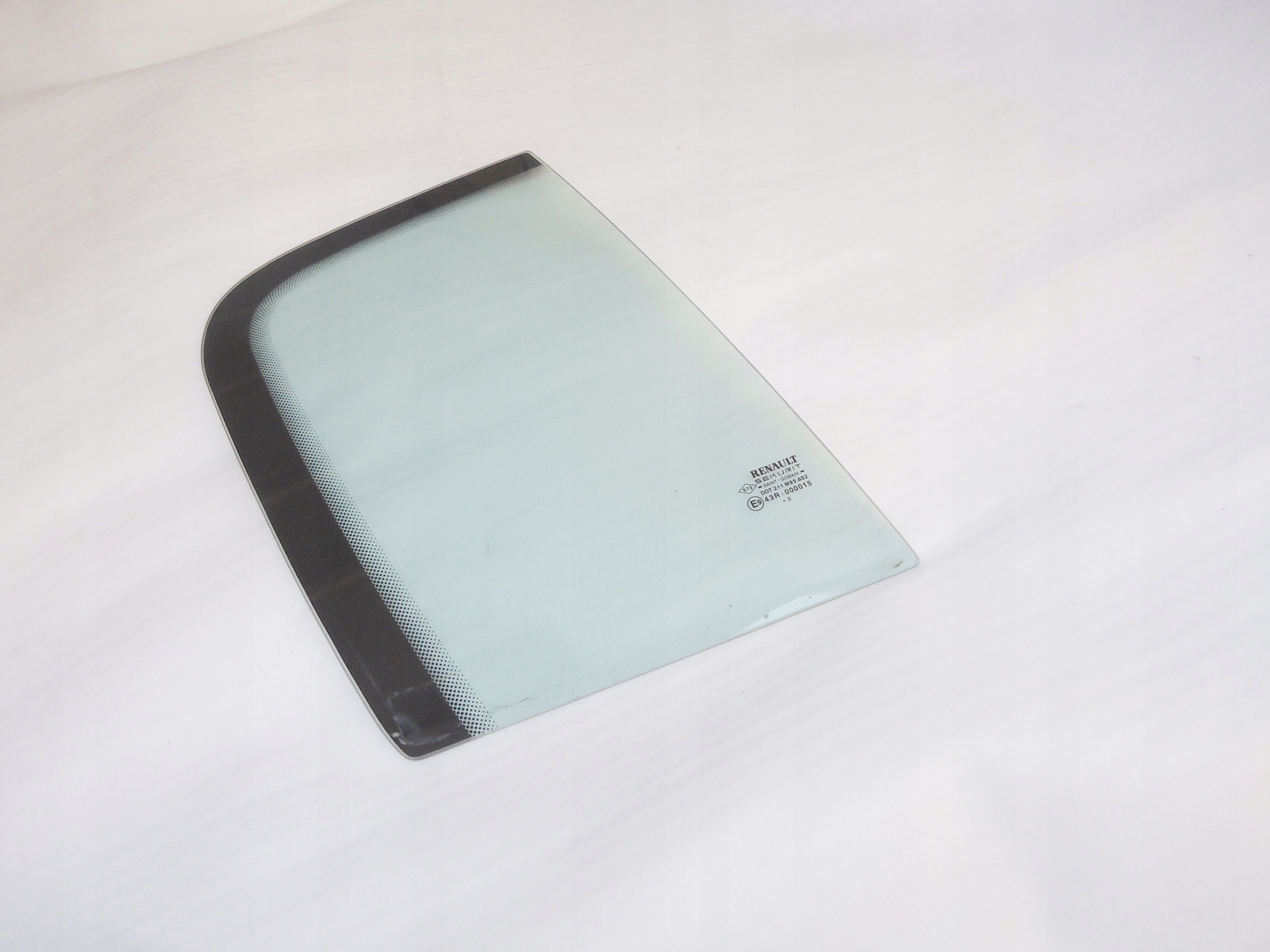 M89AS2 - RENAULT MEGANE 2006R стекло двери задняя оригинал