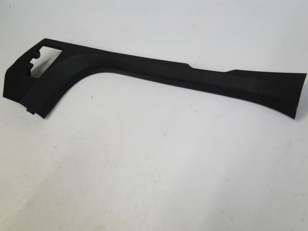 MERCEDES 205 OSLONA POD LISTWE PROGOWA A2056802735 Part number A2056802735