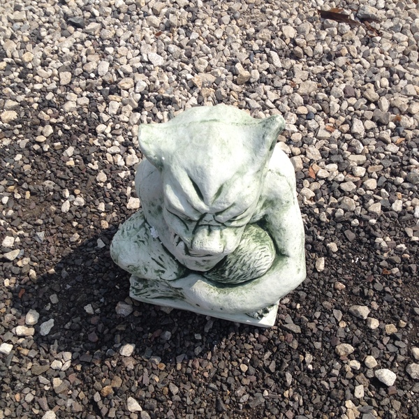 FIGURKA BETONOWA - TROLL SIEDZĄCY ZAMYŚLONY Typ rzeźba (figura)