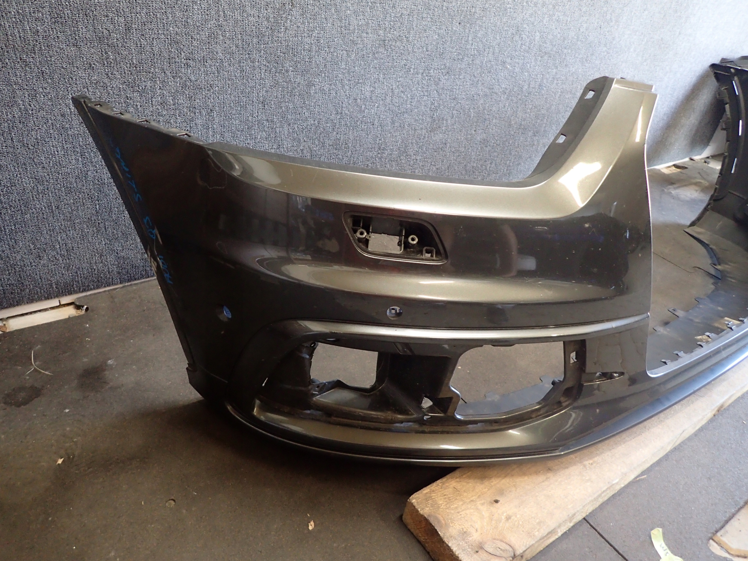 ZDERZAK PRZÓD AUDI Q3 S LINE Numer katalogowy części ZDERZAK PRZÓD AUDI Q3 S LINE