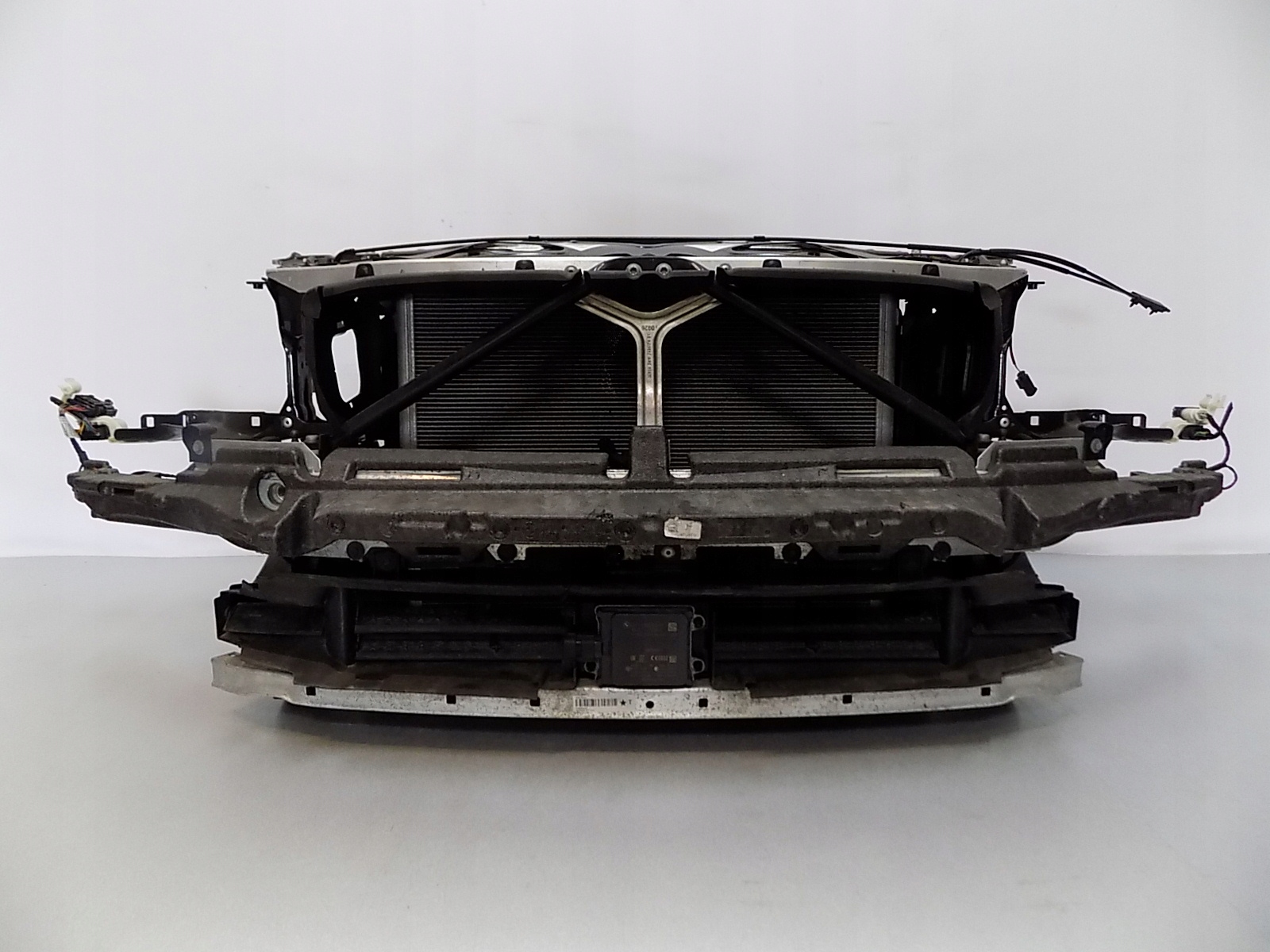 BMW G12 G11 PAS PRZEDNI WZMOCNIENIE CHŁODNICE 730i