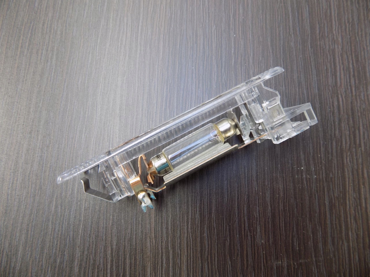 7L6947101A LAMPKA OŚWIETLENIE WNĘTRZA VW PASSAT Producent części Volkswagen OE