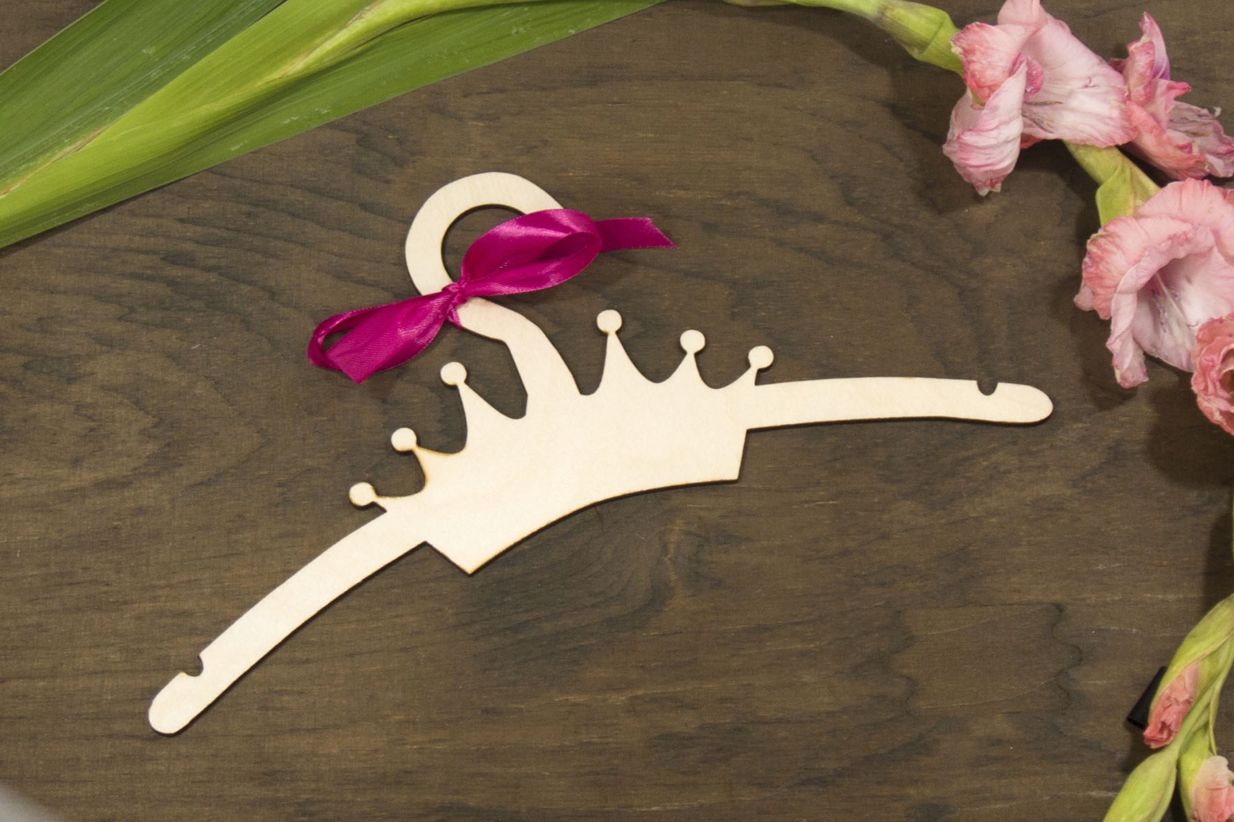 Вешалка на одежду для девочки - шведская 1