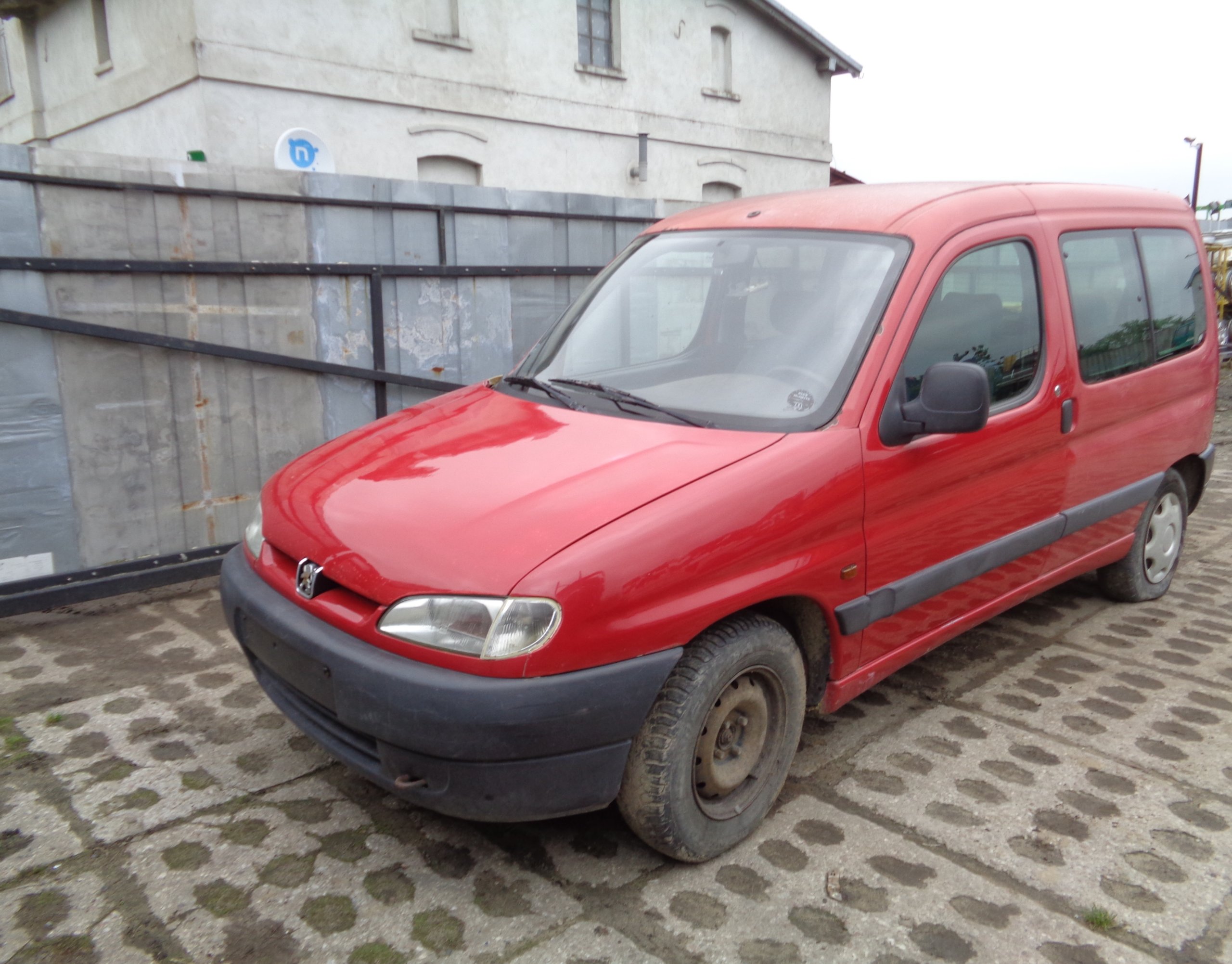 Автозапчасти на Пежо партнер. Подвеска Peugeot partner 1.4 MT, 2007, 25. Peugeot partner 1.4 снятие бампера. Пежо партнер 1.4 купить