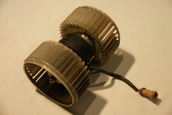 DMUCHAWA WENTYLATOR AUDI A8 D2 4D0959101 ŁÓDŹ Producent części Audi OE