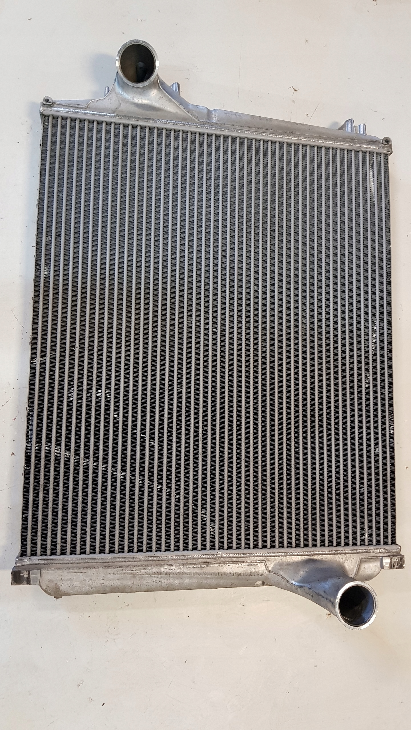 РАДІАТОР ПОВІТРЯ ІНТЕРКУЛЕР VOLVO Fh4 21631996