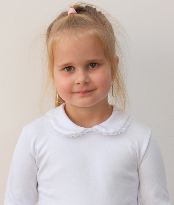 BLUZKA BIAŁA Z KOŁNIERZYKIEM PROSTY RĘKAW ROZ. 128 Wiek dziecka 7 lat +