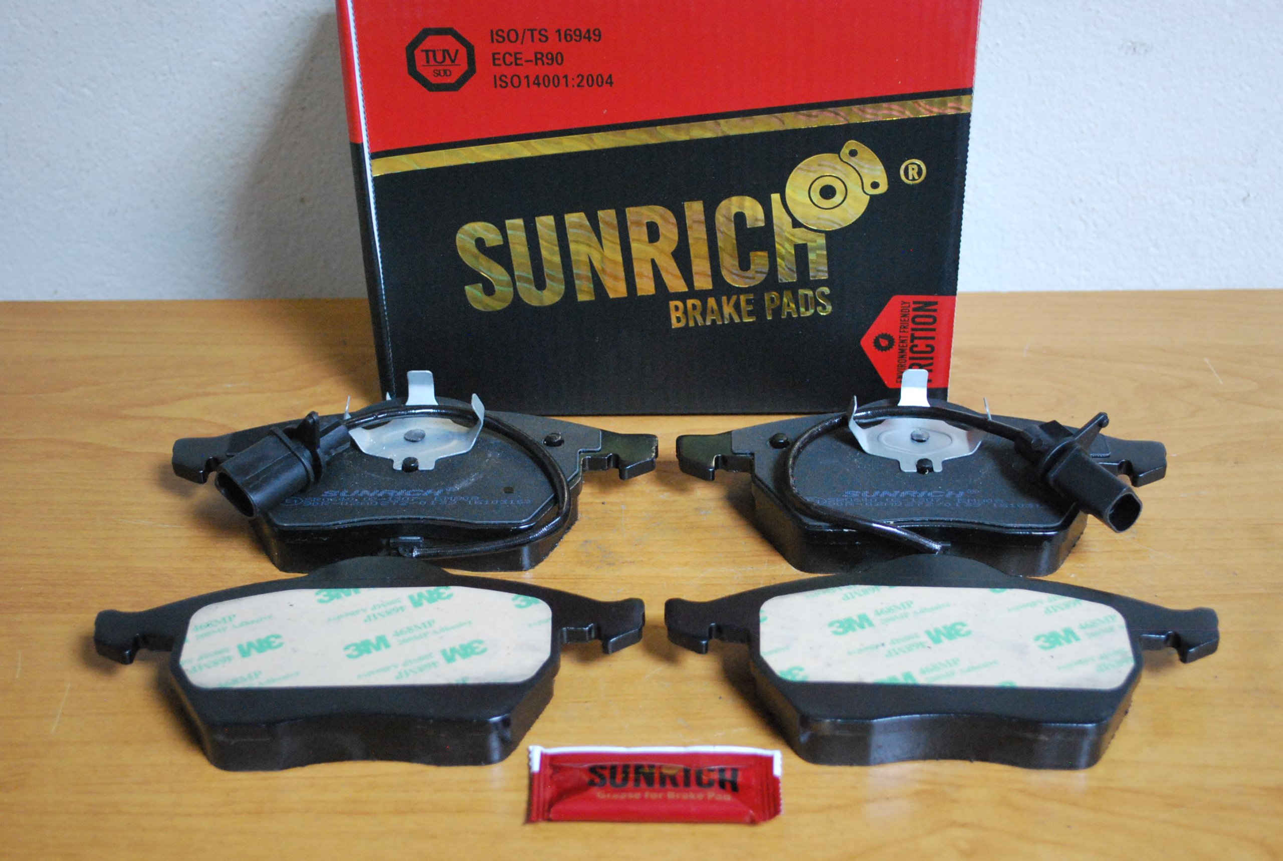 KLOCKI HAMULCOWE VW PASSAT B5 PRZÓD Strona zabudowy przód