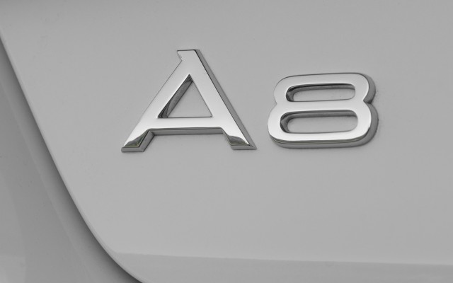 AUDI A8 EMBLEMAT NAPIS ZNACZEK CHROM OKAZJA NOWOŚĆ Marka Audi