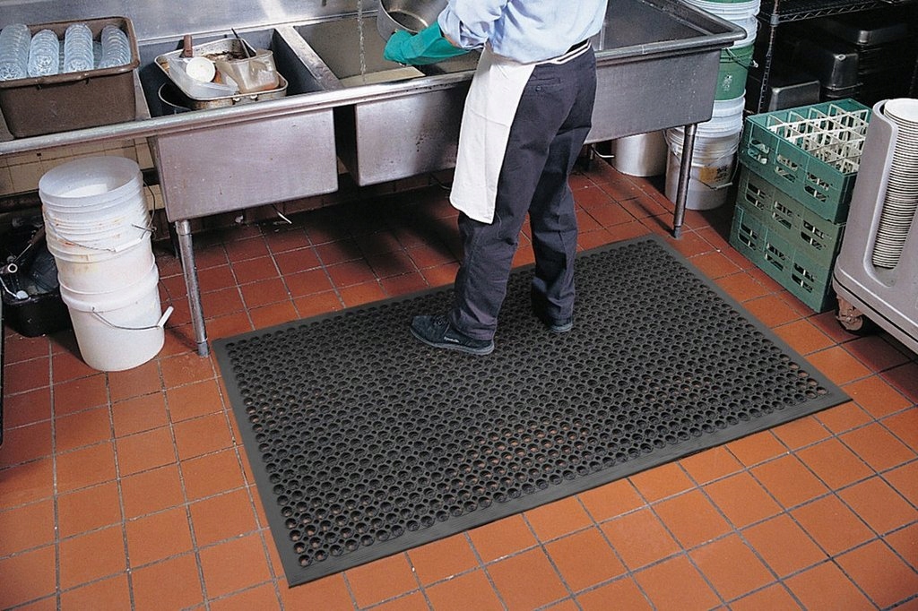 Mata gumowa z drenażem NOTRAX Sanitop 91 x 152 cm Długość 152 cm