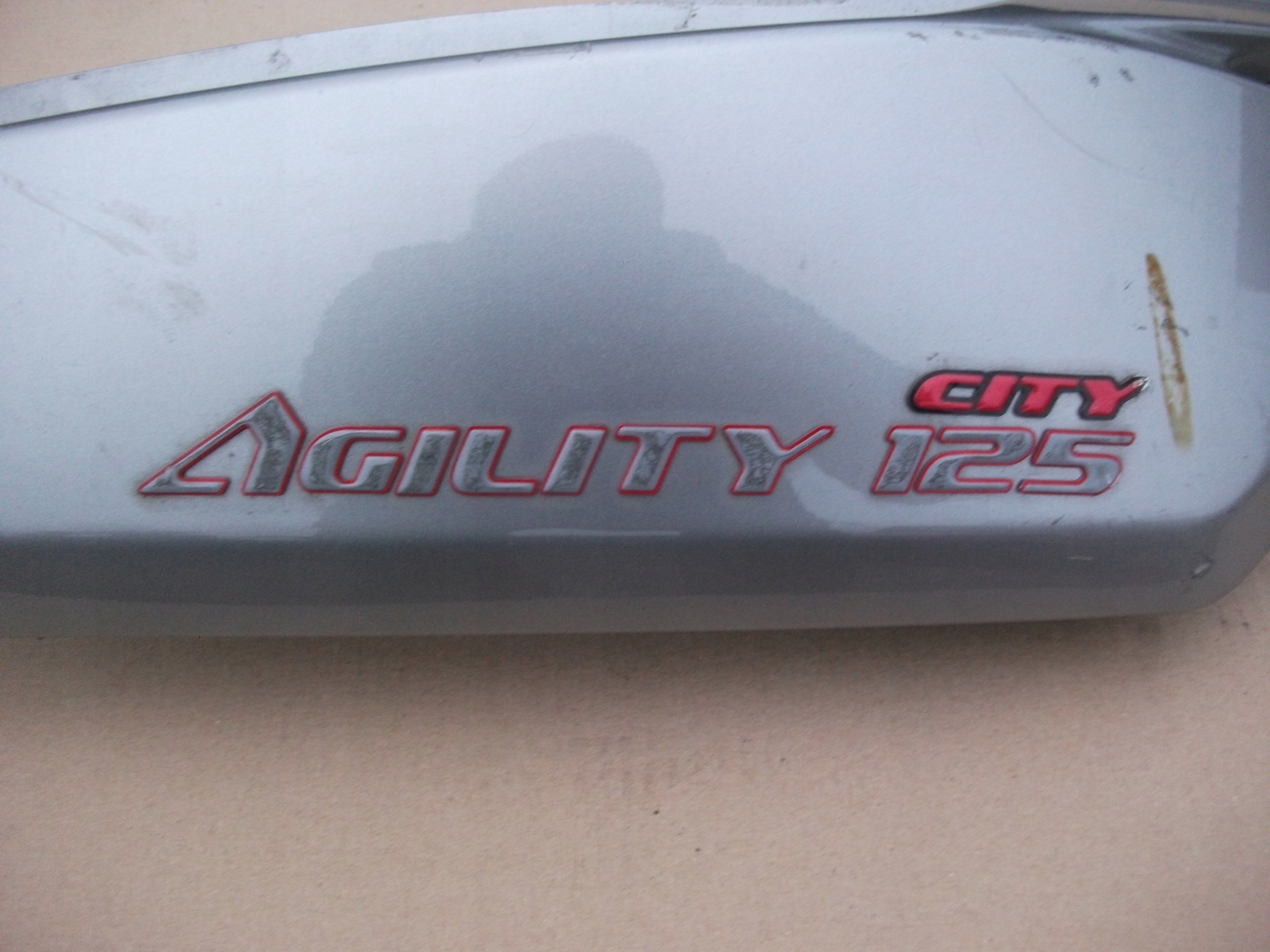 KYMCO AGILITY CITY 125 ZNACZEK EMBLEMAT LOGO NAPIS