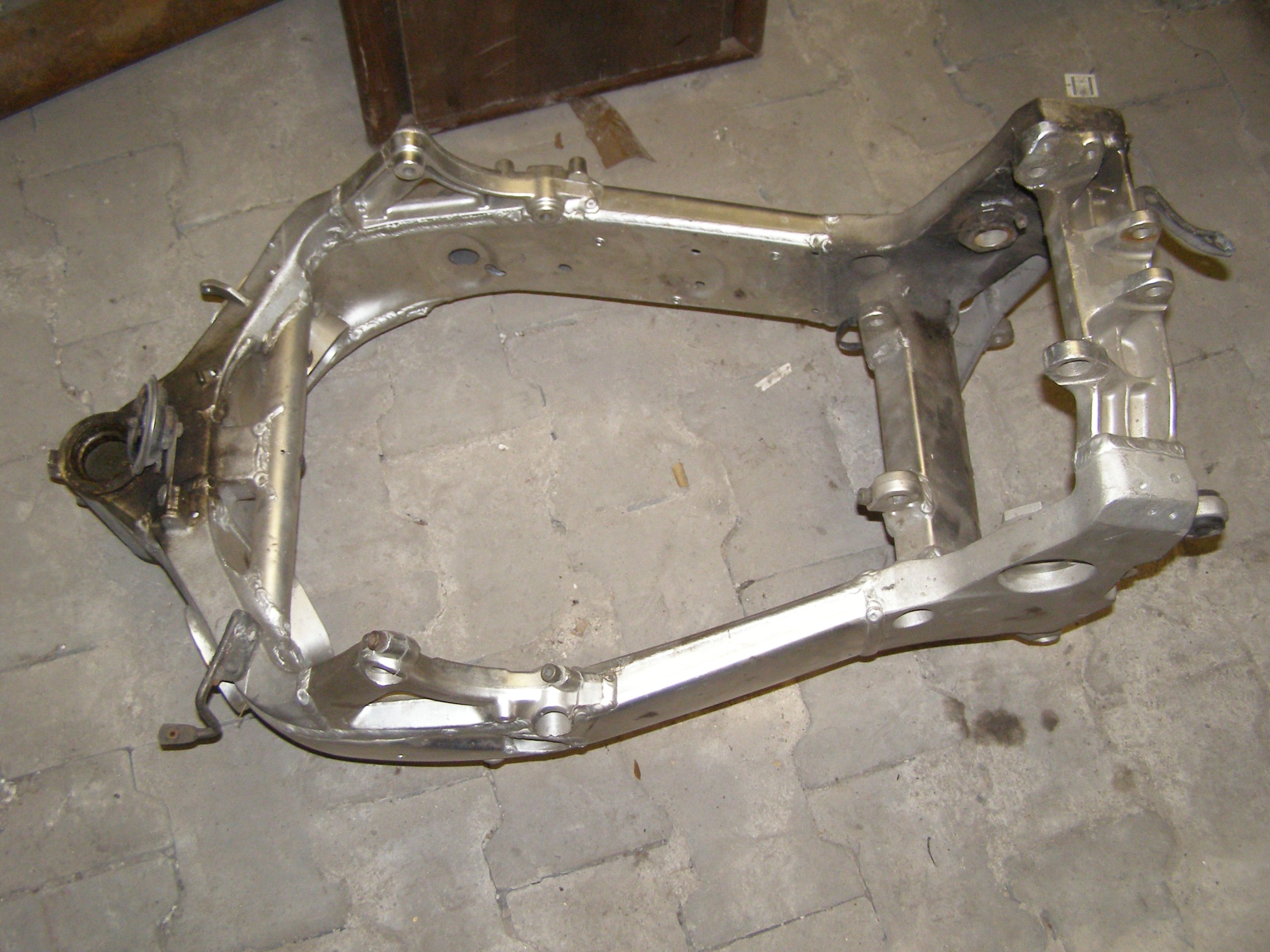 Suzuki GSXR 750 1999r Rama