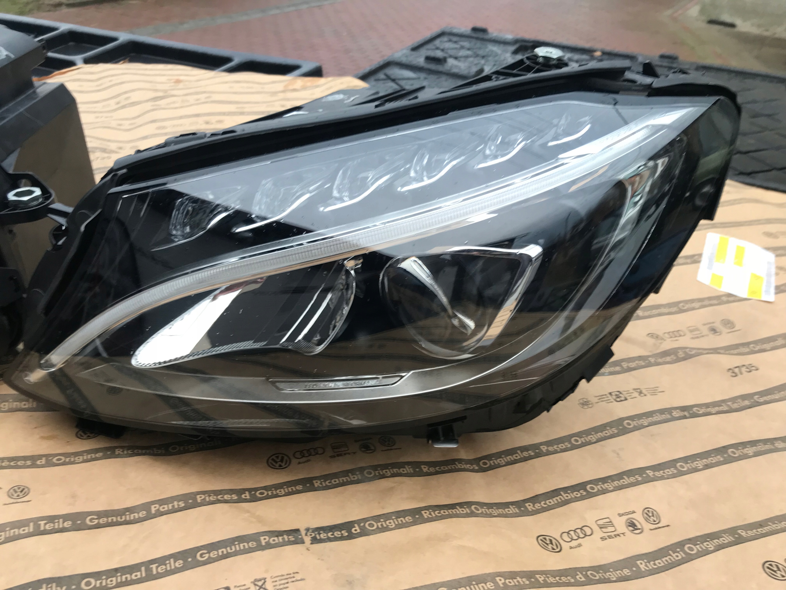 MERCEDES C-Klasa W205 Full Led lewa i prawa maska Strona zabudowy lewe + prawe