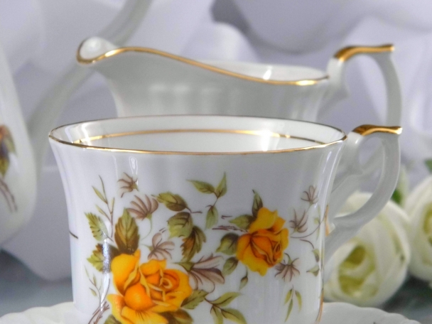 097 SPODEK POD FILIŻANKĘ 14 Golden Rose IWONA CHODZIEŻ MALCER Typ produktu wielorazowy