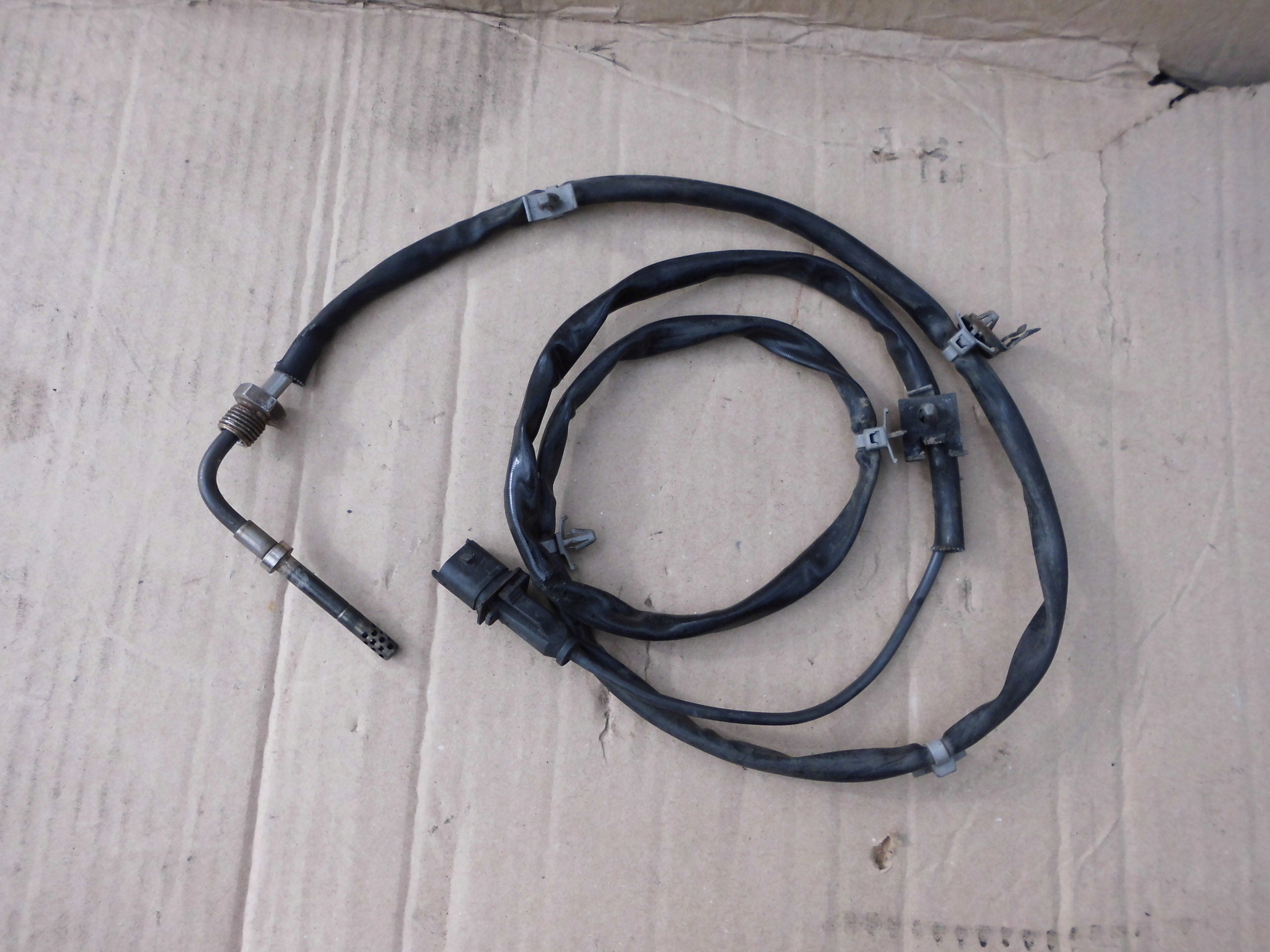 CZUJNIK TEMPERATURY SPALIN ZAFIRA B 1.9 55558578